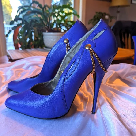 Heels - Picture 1 of 7